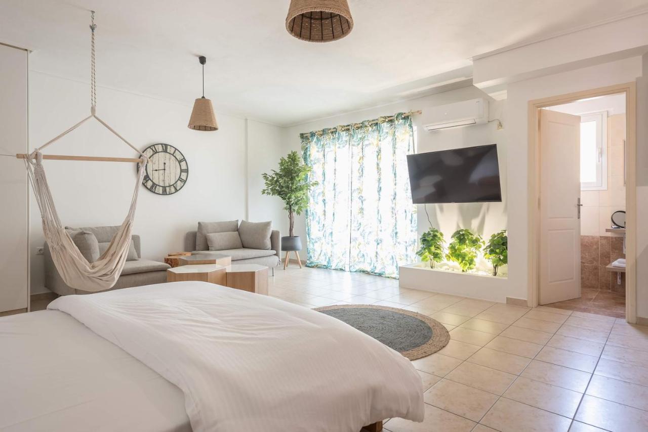 Athenian Home Luaran gambar