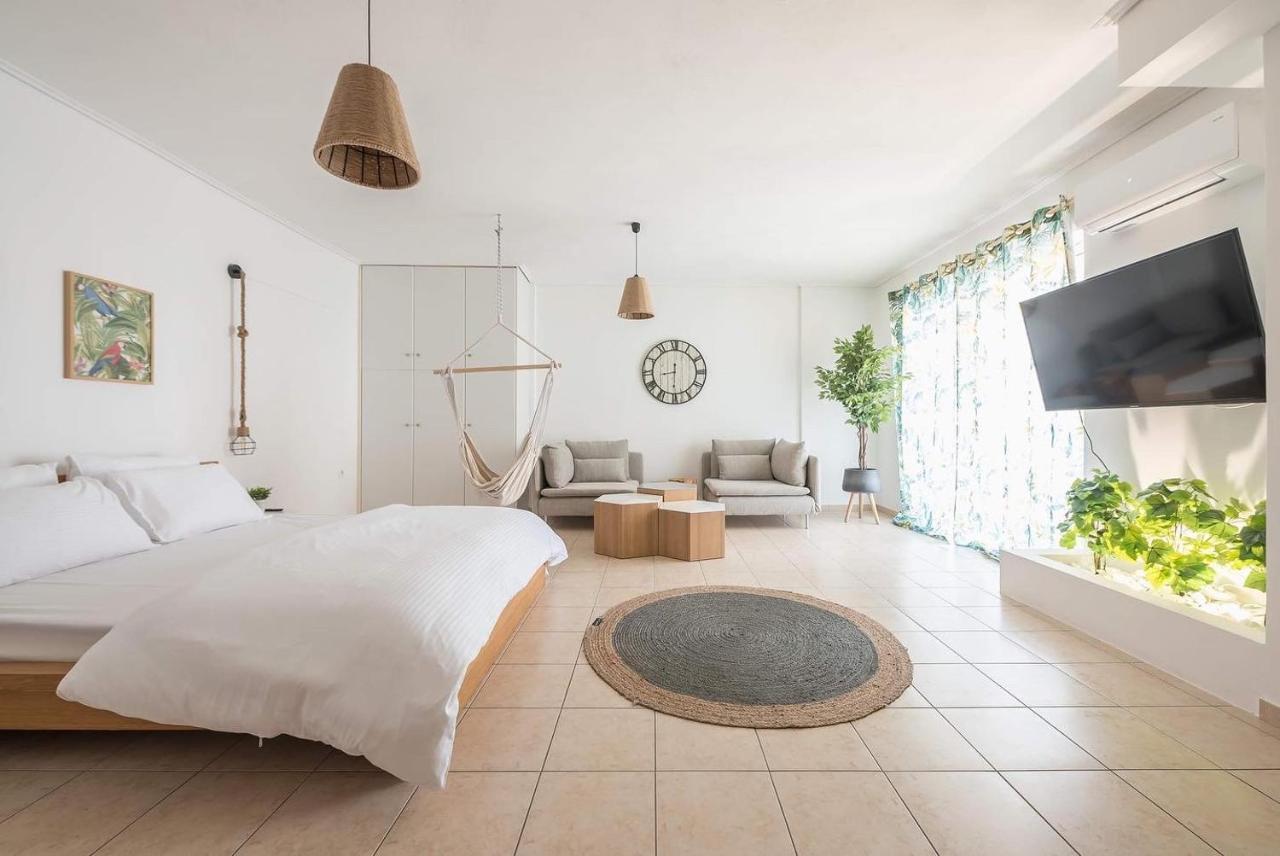 Athenian Home Luaran gambar
