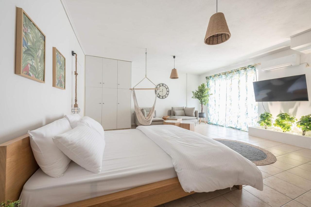Athenian Home Luaran gambar