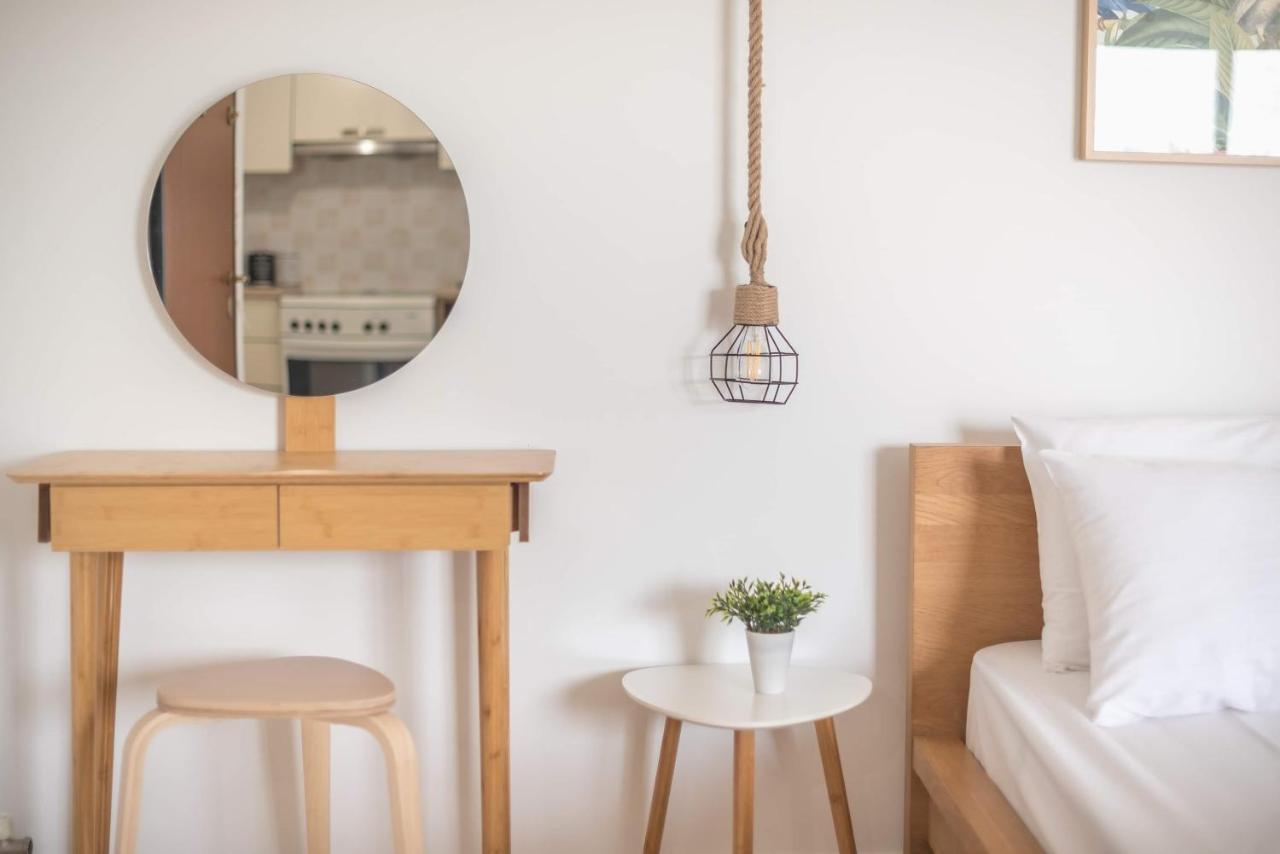 Athenian Home Luaran gambar