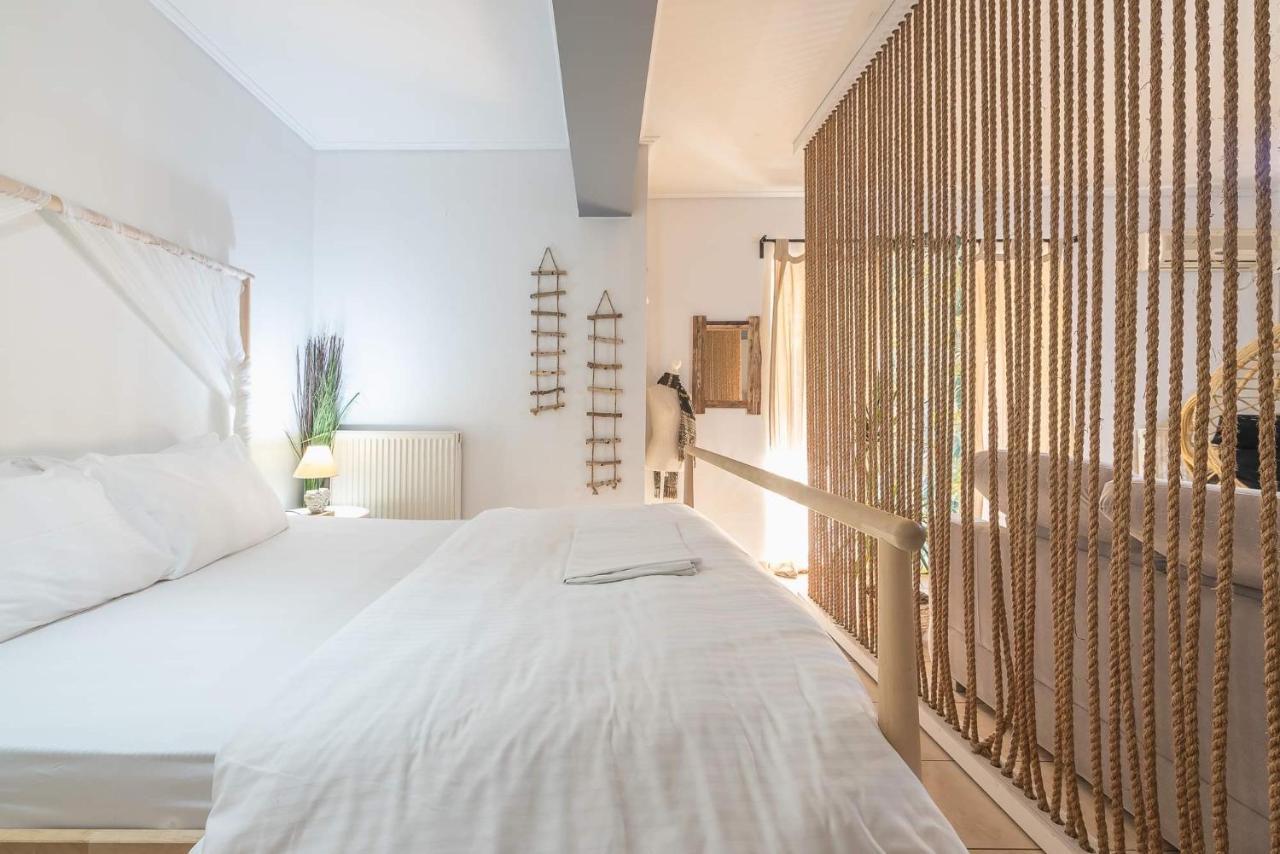 Athenian Home Luaran gambar