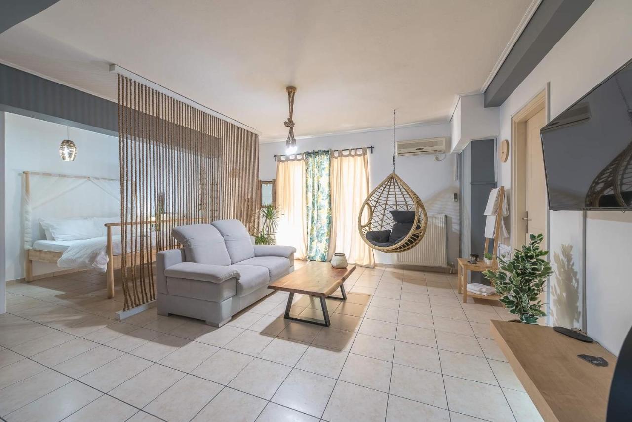 Athenian Home Luaran gambar