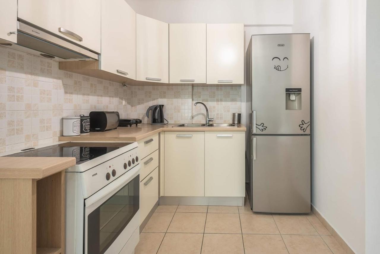 Athenian Home Luaran gambar