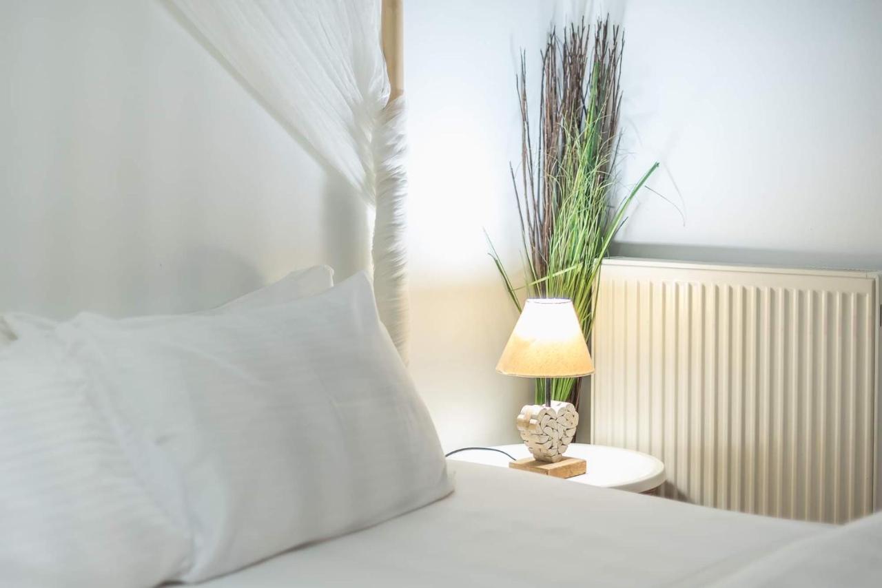 Athenian Home Luaran gambar