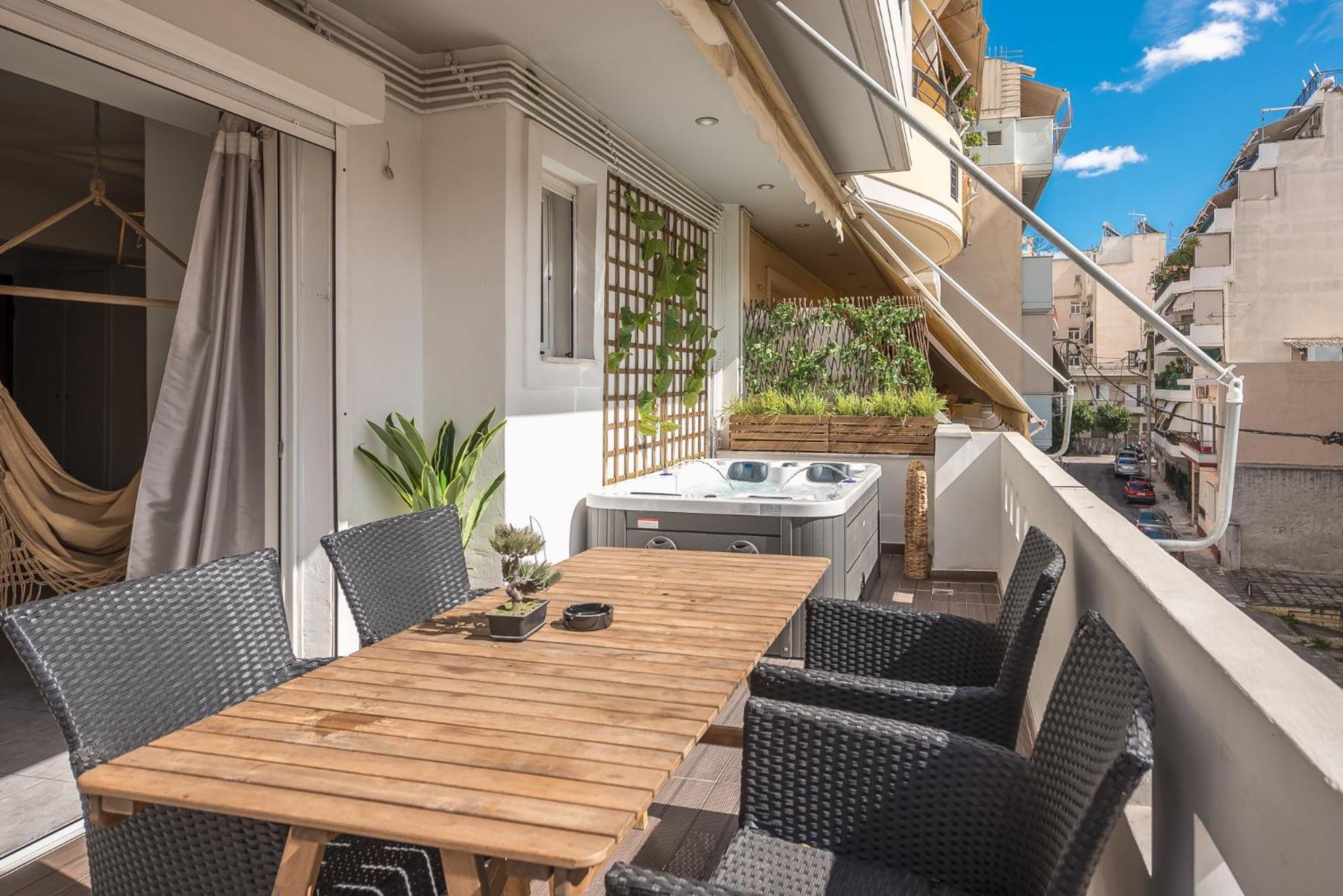 Athenian Home Luaran gambar